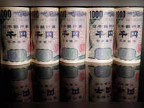 Yen weakens further past 150 per dollar, pound falls on UK turmoil