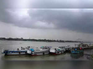 Cyclone over Bay of Bengal to mainly impact Sunderbans, heavy rain forecast for Bengal