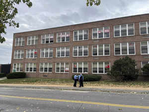 2 killed in shooting at St. Louis high school; gunman dead