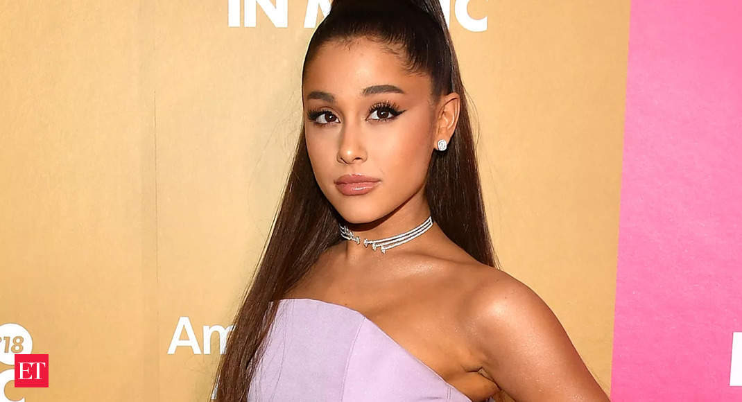 Ariana Grande Blonde Look Ariana Grande Turns Blonde For Witch Glindas Role In Wicked Check 