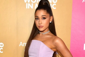 Ariana Grande blonde look: Ariana Grande turns blonde for witch Glinda