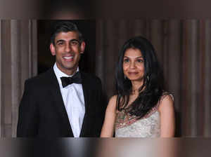 Rishi Sunak's wife monitors removal men as his family returns to Downing Street