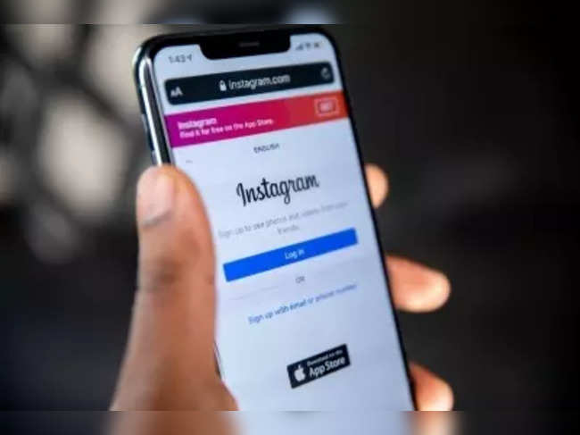 Instagram users report problems with logging in