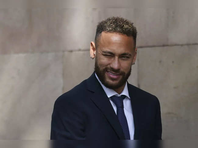 Spain's state prosecutor drops charges against Neymar