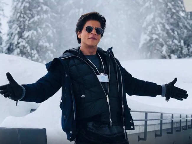 SRK also struck his signature pose for his fans. ​