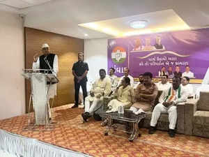 Rajasthan Chief Minister Ashok Gehlot addressing party leaders in Surat.