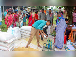 **EDS: FILE PHOTO** Malda: In this Wednesday, Sept. 15, 2021, file photo, benefi...