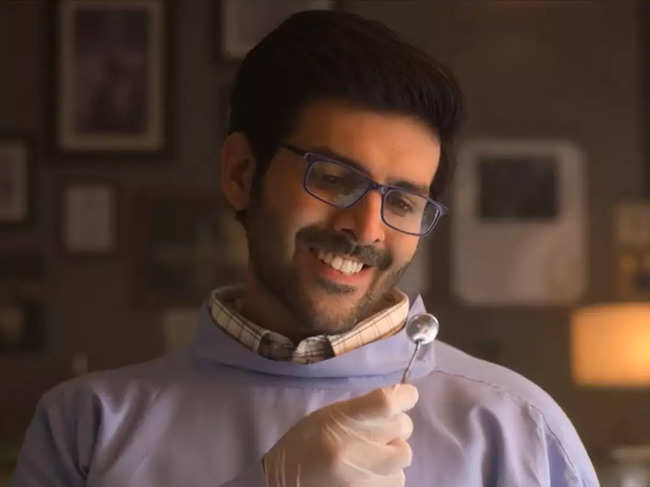 The titular character of Dr Freddy Ginwala, played by Kartik Aaryan, is described as a dentist with a traumatic past.​