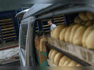AP PHOTOS: Ukraine bakery supplies bread for the front lines