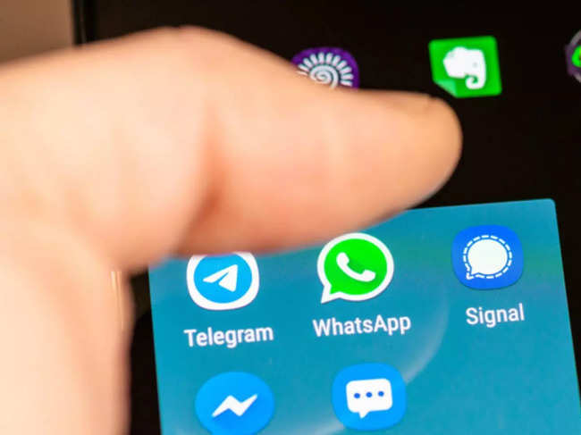 Telegram Signal WhatsApp features 2022