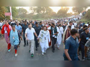 Buldhana : Congress leader Rahul Gandhi resumes Bharat Jodo Yatra from Buldhana on Saturday, November 19, 2022. (Photo:IANS)