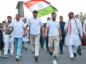 Balapur _ Congress leader Rahul Gandhi resumes  Bharat Jodo Yatra in Balapur on Friday, November 18, 2022. (Photo_IANS).