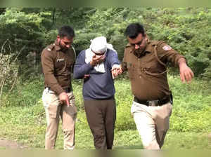 New Delhi, Nov 15 (ANI): Delhi Police brings the accused Aftab Amin Poonawalla i...