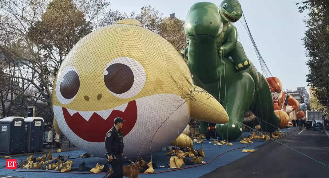 High-flying balloon characters star in Thanksgiving Day parade