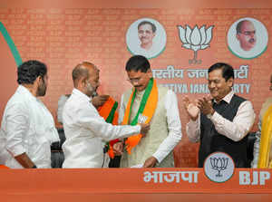 New Delhi: Telangana BJP President Bandi Sanjay Kumar felicitates former Congres...