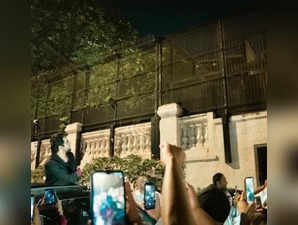 Ayushmann poses in front of SRK's Mannat; gets mobbed by fans.(photo:instagram)
