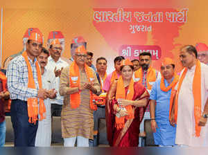Gandhinagar: Former Congress MLA Kaminiba Rathod joins Bharatiya Janata Party (B...