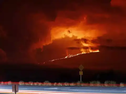 Hazards posed by Mauna Loa's eruption
