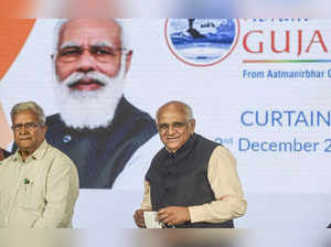 Mumbai: Gujarat Chief Minister Bhupendra Patel (R) with State Minister of Financ...
