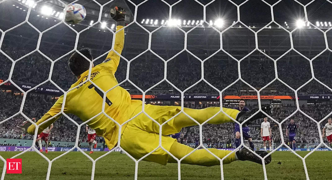 Big day at World Cup looms for France, Poland goalkeepers