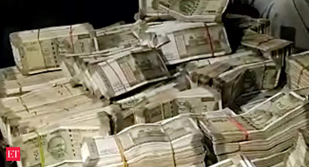 West Bengal Police: West Bengal: Police recovers huge amount of cash from stepney of luxury vehicle
