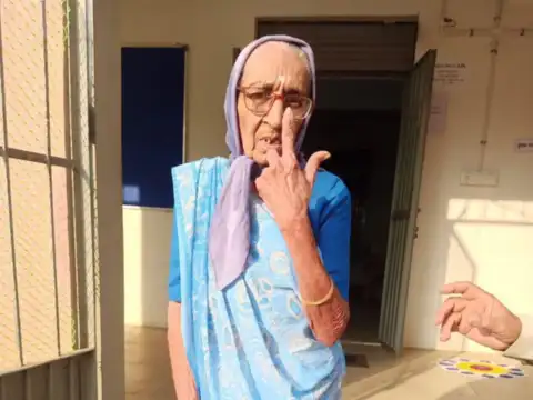 Centenarian voter ​