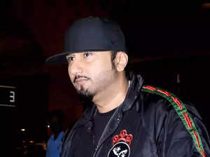 Honey Singh makes stylish appearance with new girlfriend Tina Thadani months after his divorce, gets trolled