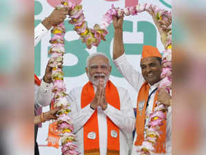 Captain Modi Leads BJP to Record 7th Gujarat Poll Cup Win