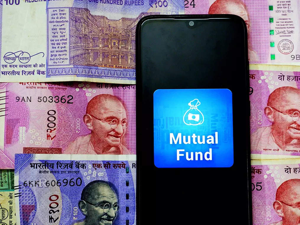 Rising retail accounts: How mutual funds can benefit by serving curated schemes