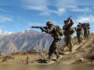 **EDS: RPT CORRECTS DAY & DATE, IMAGE VIA DEFENCE MINISTRY** Auli: US Army and I...