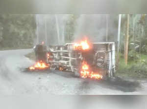 6 vehicles carrying Myanmar arecanuts burnt down in Mizoram