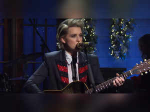 Saturday Night Live: Brandi Carlile performs 'The Story' and 'You and Me On The Rock'