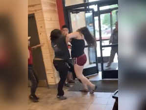 Massive fight breaks out at Popeyes between customer and employee; Watch video
