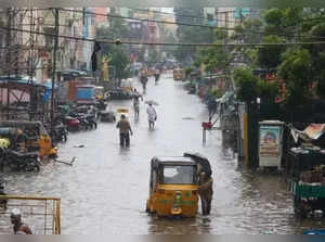 Heavy rains lash Tamil Nadu; schools in Chennai, 5 other districts shut
