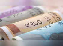 Rupee down for second straight week, forward premiums jump