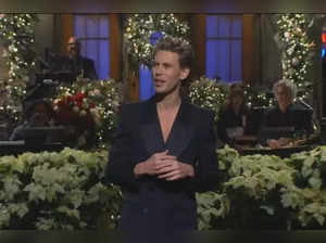 Austin Butler gets emotional during 'Saturday Night Live' monologue honoring late mother