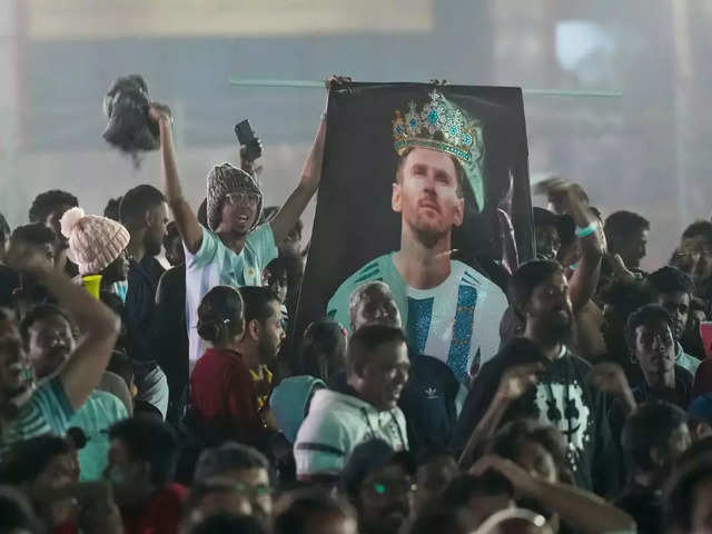Salute to Messi from the fans