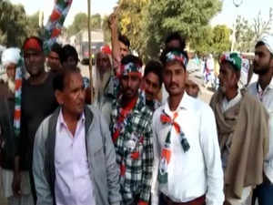 Rajasthan: Farmers protest during Bharat Jodo, demand loan waivers
