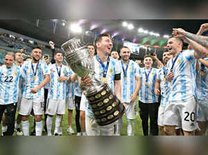 Serious accident averted during Argentina's World Cup winners' parade, narrow escape for Lionel Messi, 4 others