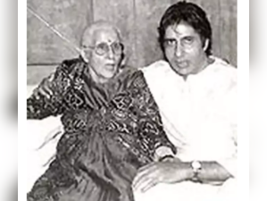 "Leave her.. she wishes to go.." Amitabh Bachchan remembered his mother Teji Bachchan on her Death anniversary