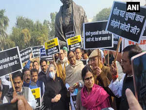 Sonia Gandhi, other Opposition leaders protest in Parliament demanding discussion on India-China faceoff