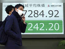 Asian shares slide as fears over hawkish Fed mount