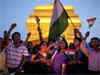 Jan Lokpal Bill: Anna Hazare's troops take India Gate, Jantar Mantar peacefully; 15,000 make point with slogans and candlelight vigil