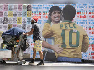 Pelé's family gathers at hospital in Sao Paulo
