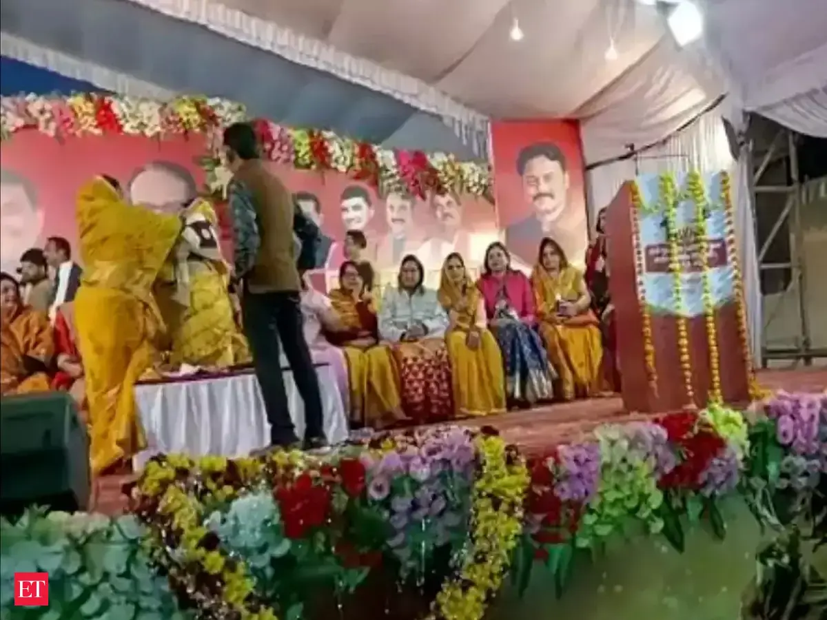 bjp: Watch: BJP woman leader slaps co-worker on stage in Madhya Pradesh ...
