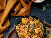 US scribe apologises after facing Twitter flak for saying Indian cuisine is  based on 'one spice' - The Economic Times