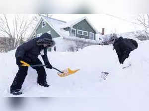 Buffalo blizard: Winter storm in New York kills 25, hampers travel amid holiday season