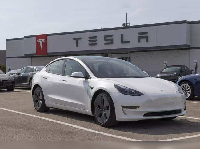 Tesla suspends production