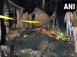 5 members of family die after fire breaks out in house in UP's Mau