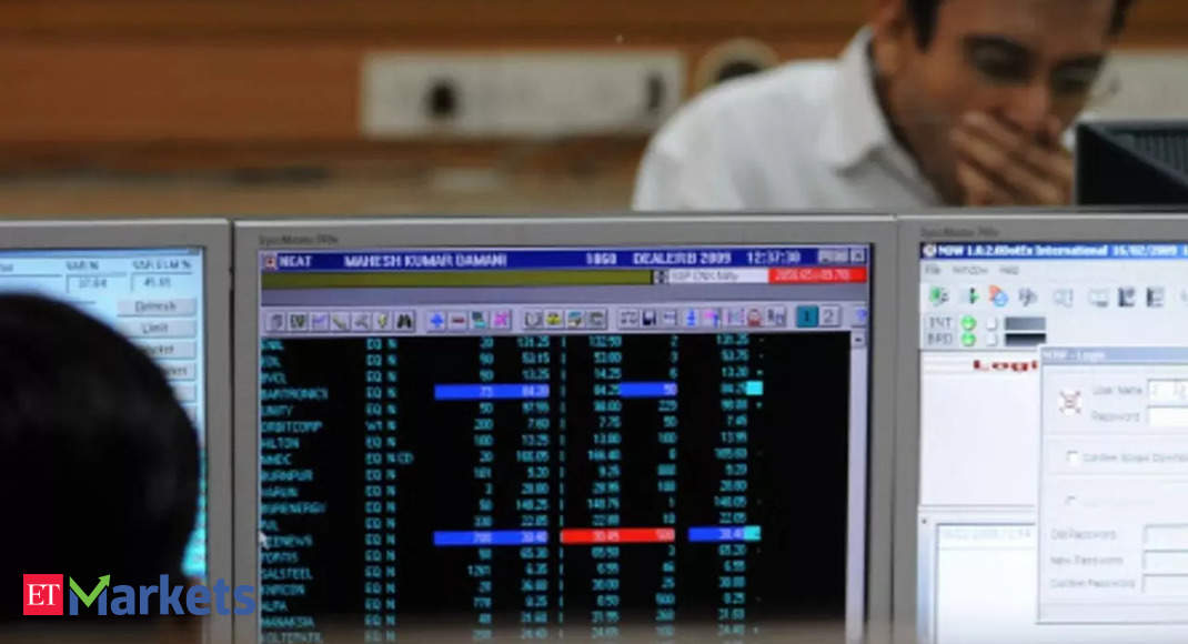 Caution prevails on D-Street! Sensex tanks 400 points ahead of F&O expiry